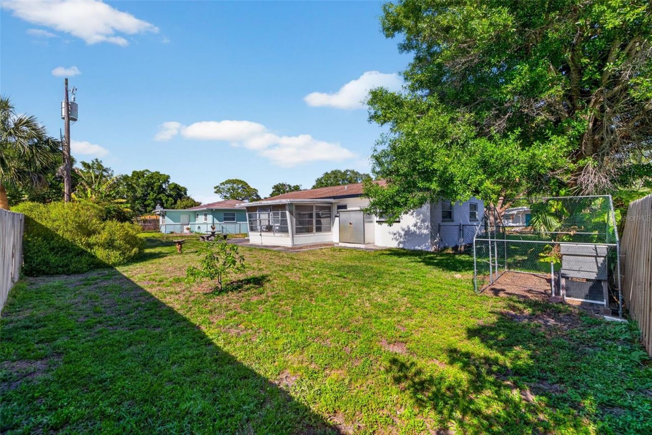 233 NW Madison Circle N, Saint Petersburg, FL 33702 Photo