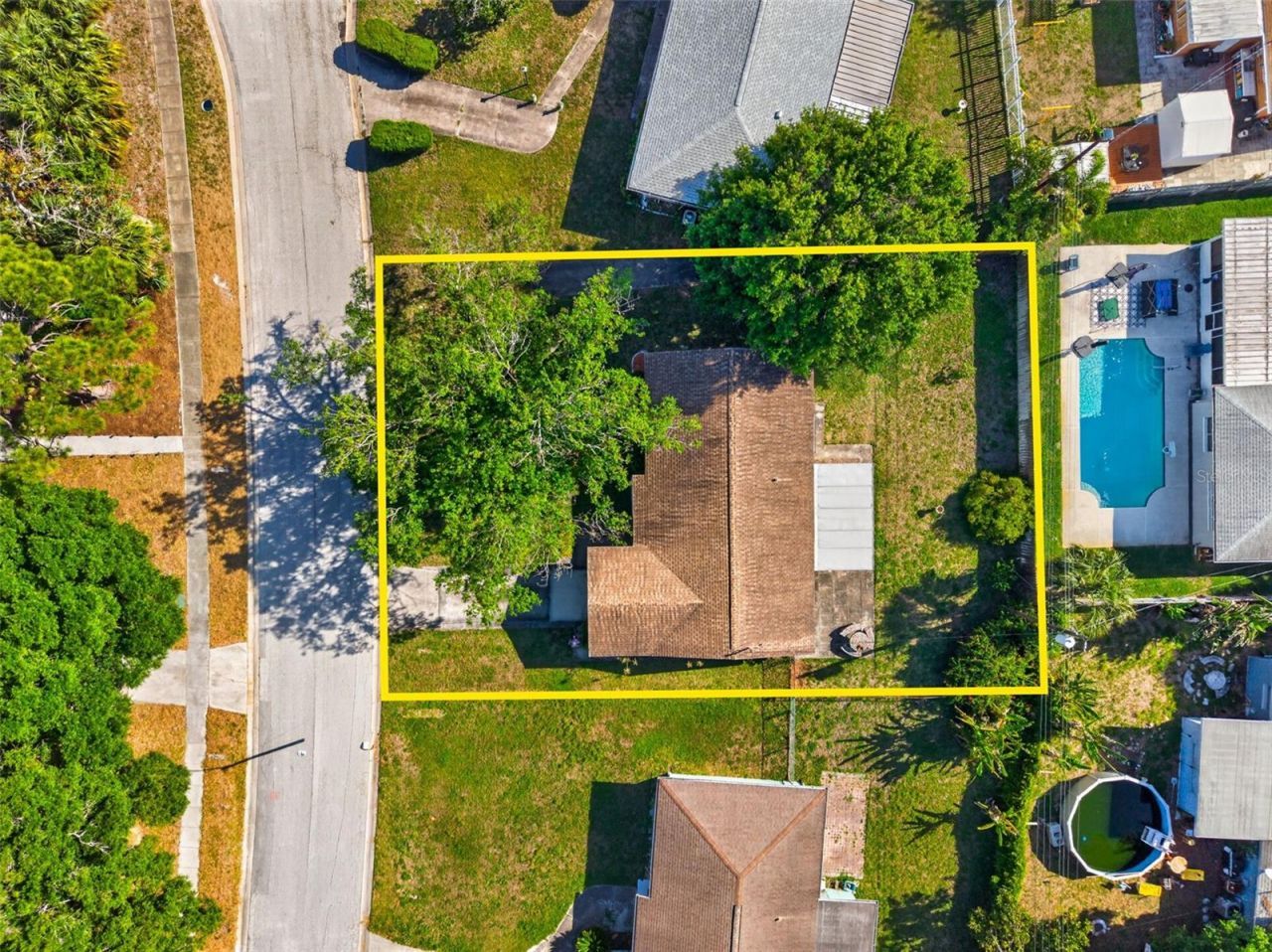 233 NW Madison Circle N, Saint Petersburg, FL 33702 Photo
