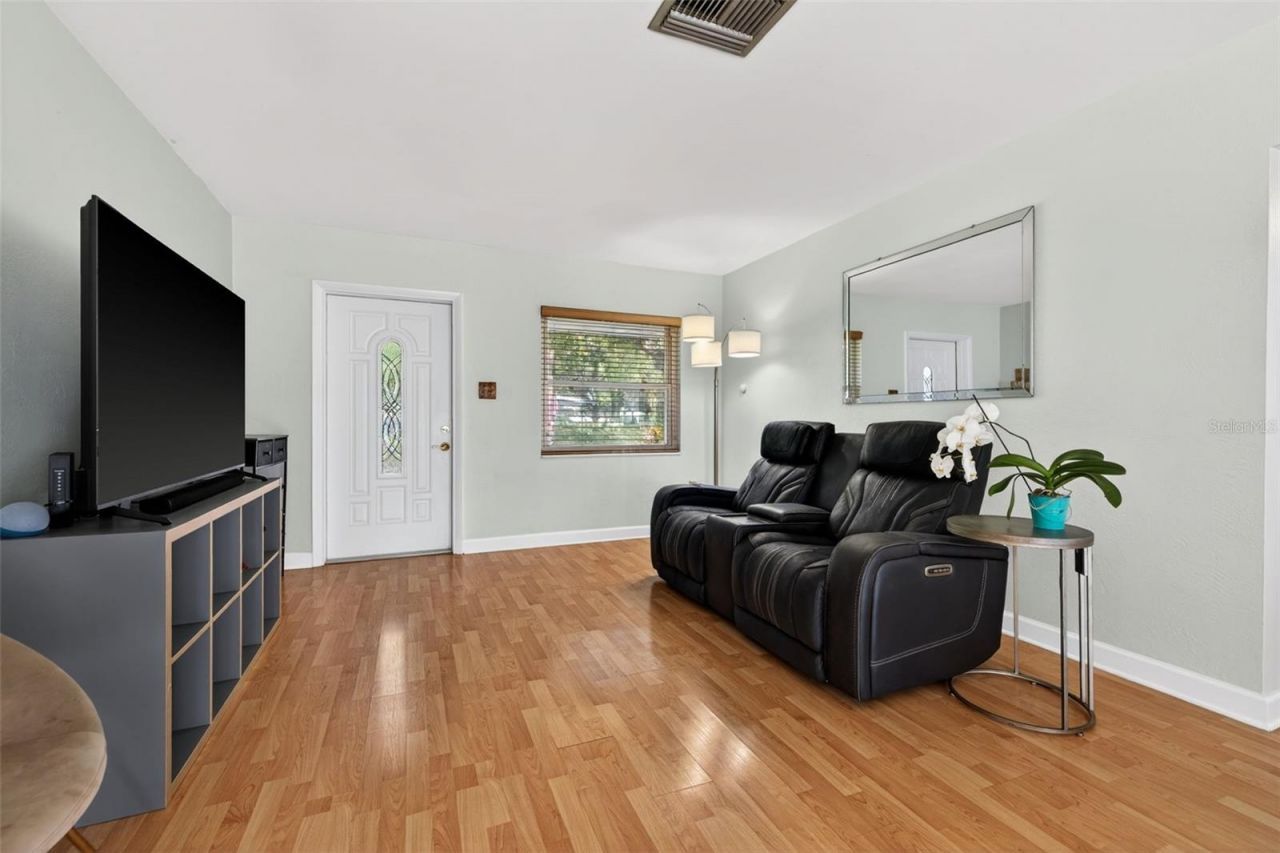 233 NW Madison Circle N, Saint Petersburg, FL 33702 Photo