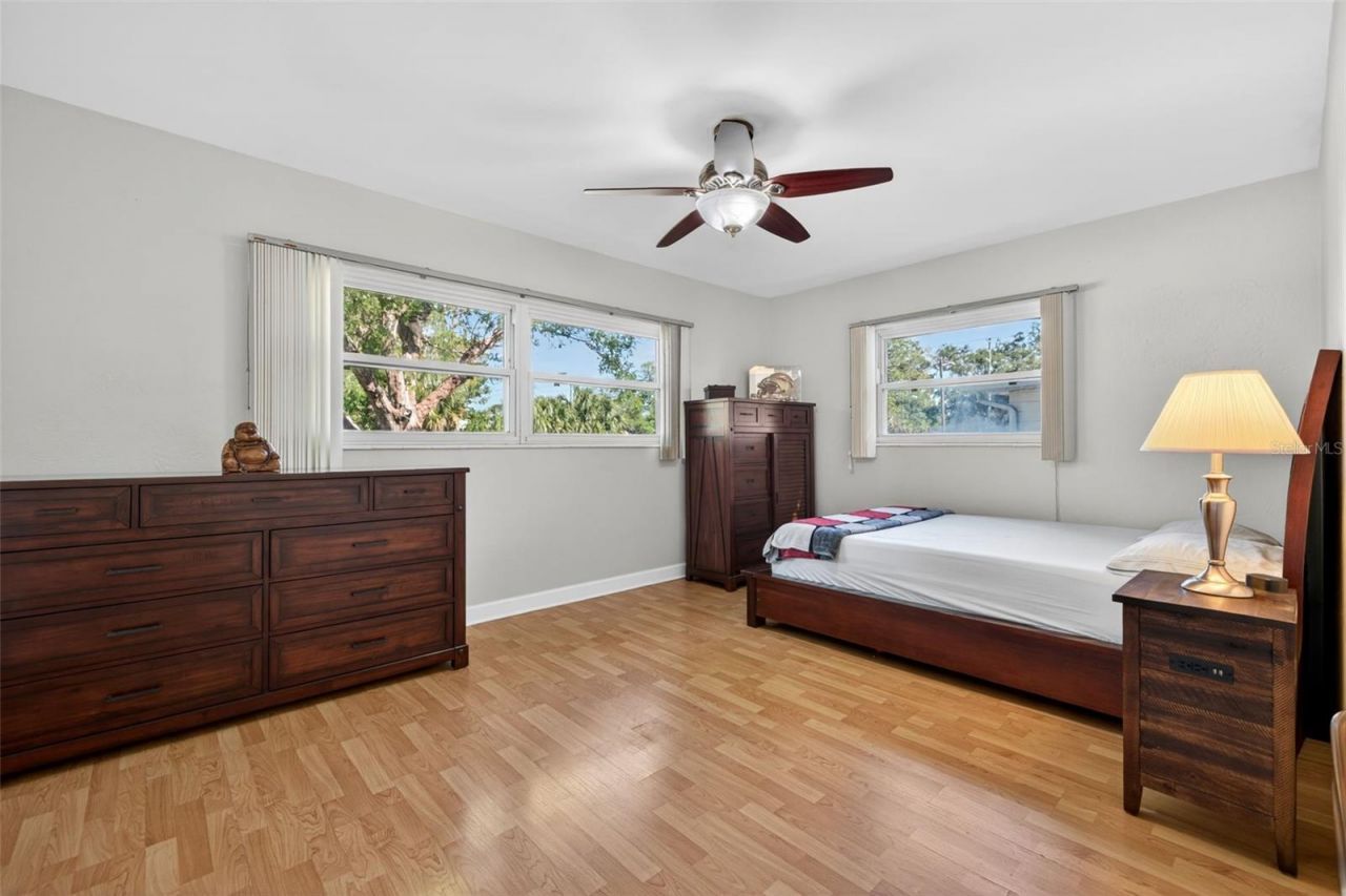 233 NW Madison Circle N, Saint Petersburg, FL 33702 Photo