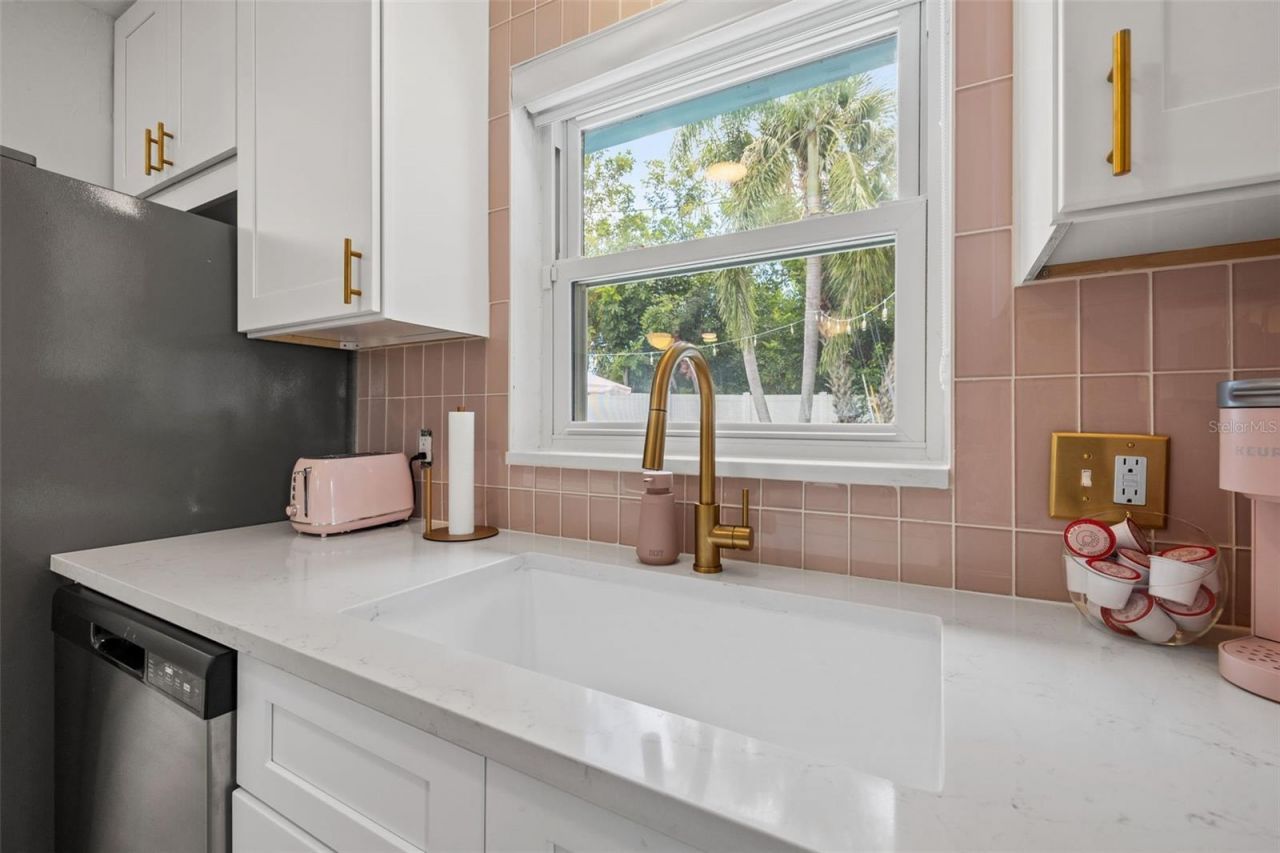 3755 Beach Drive Se, Saint Petersburg, FL 33705 Photo