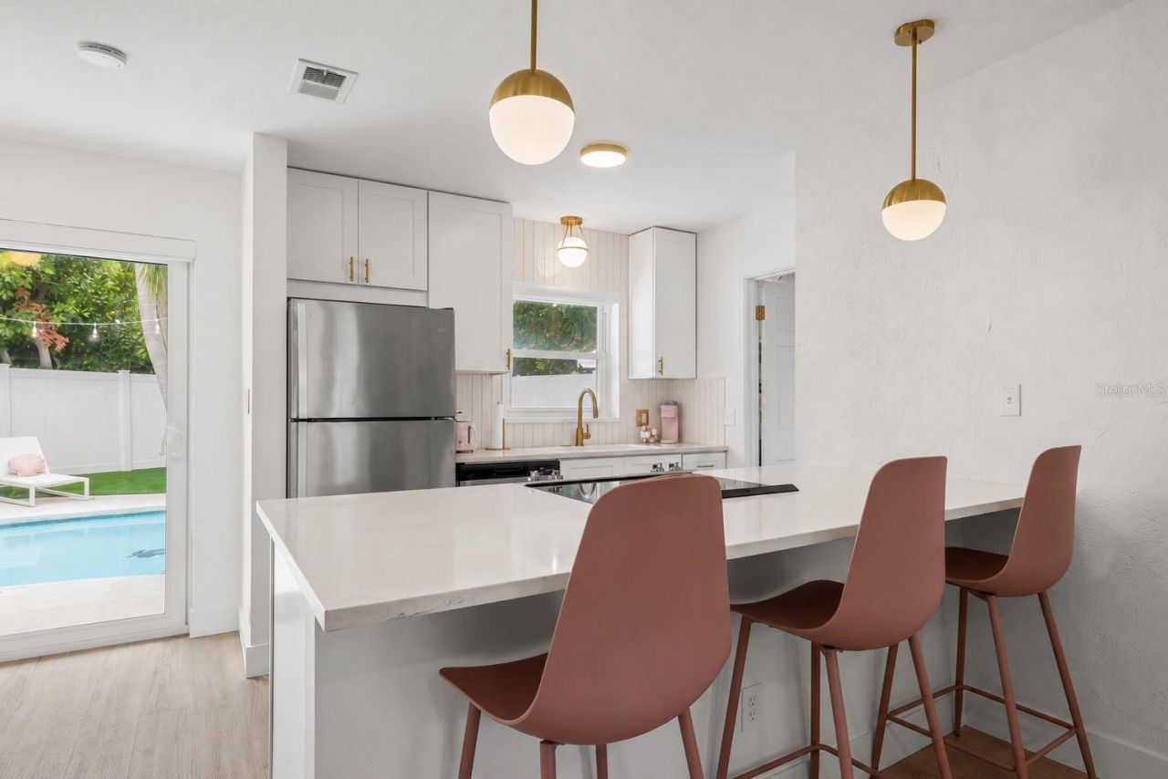 3755 Beach Drive Se, Saint Petersburg, FL 33705 Photo