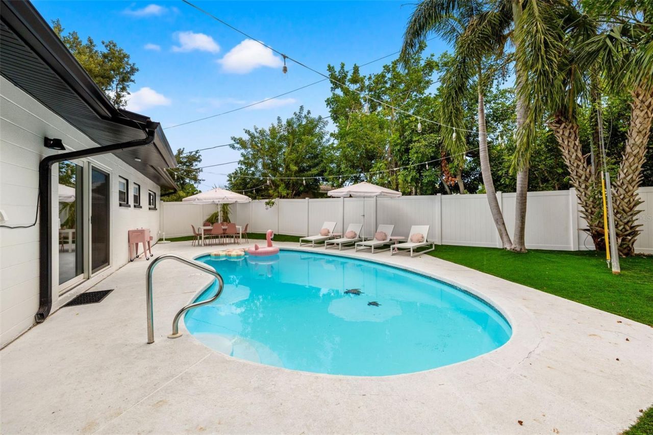 3755 Beach Drive Se, Saint Petersburg, FL 33705 Photo