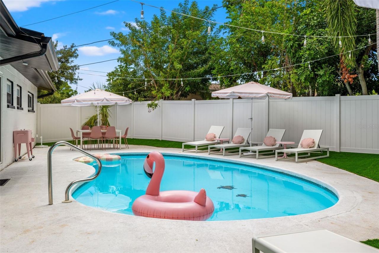 3755 Beach Drive Se, Saint Petersburg, FL 33705 Photo