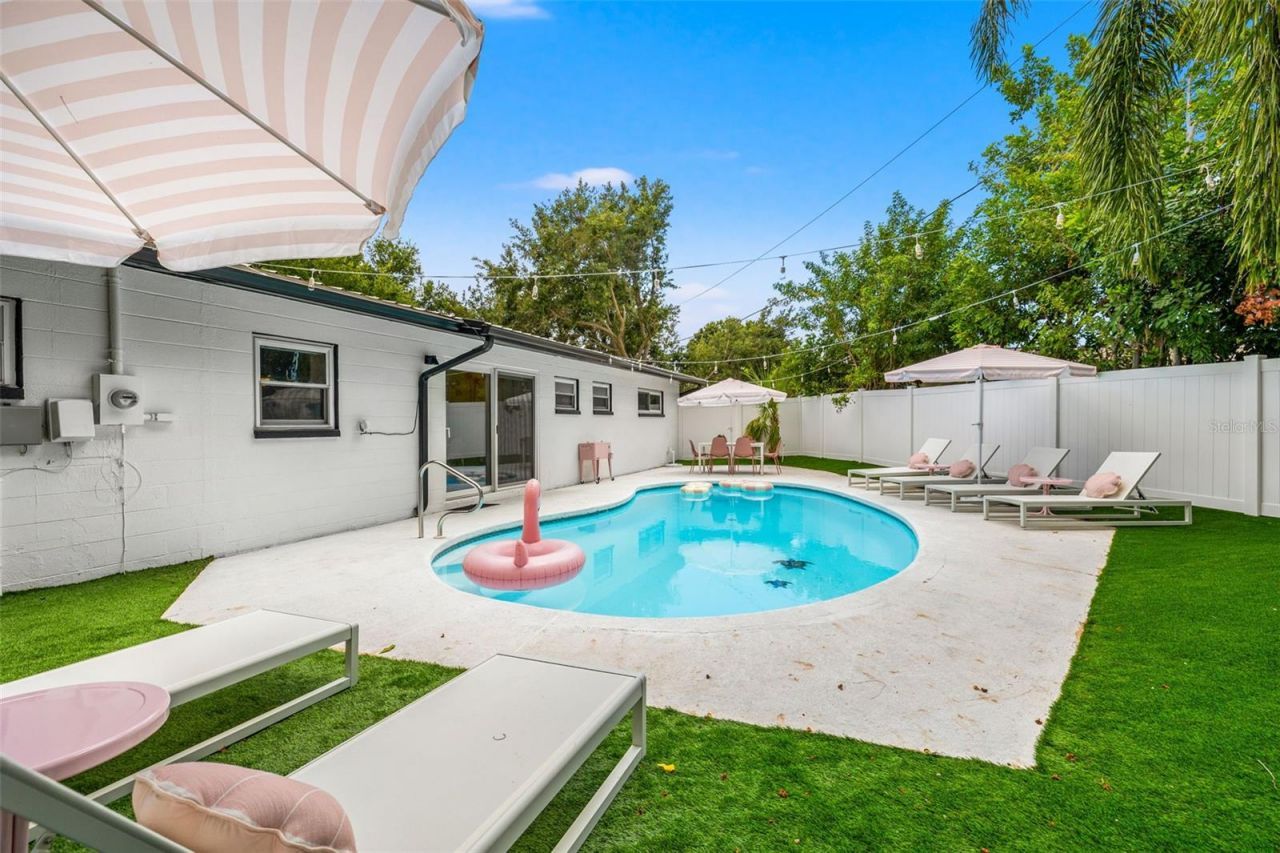 3755 Beach Drive Se, Saint Petersburg, FL 33705 Photo