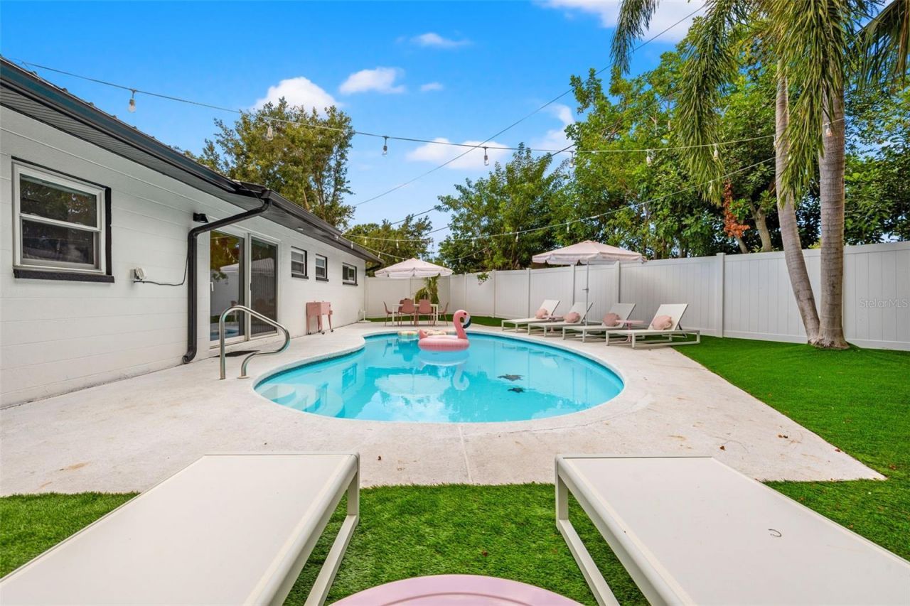 3755 Beach Drive Se, Saint Petersburg, FL 33705 Photo