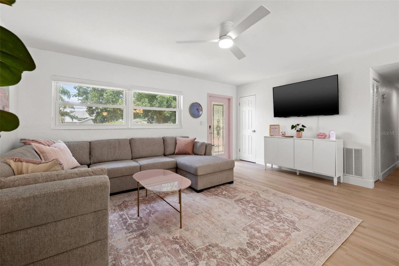 3755 Beach Drive Se, Saint Petersburg, FL 33705 Photo