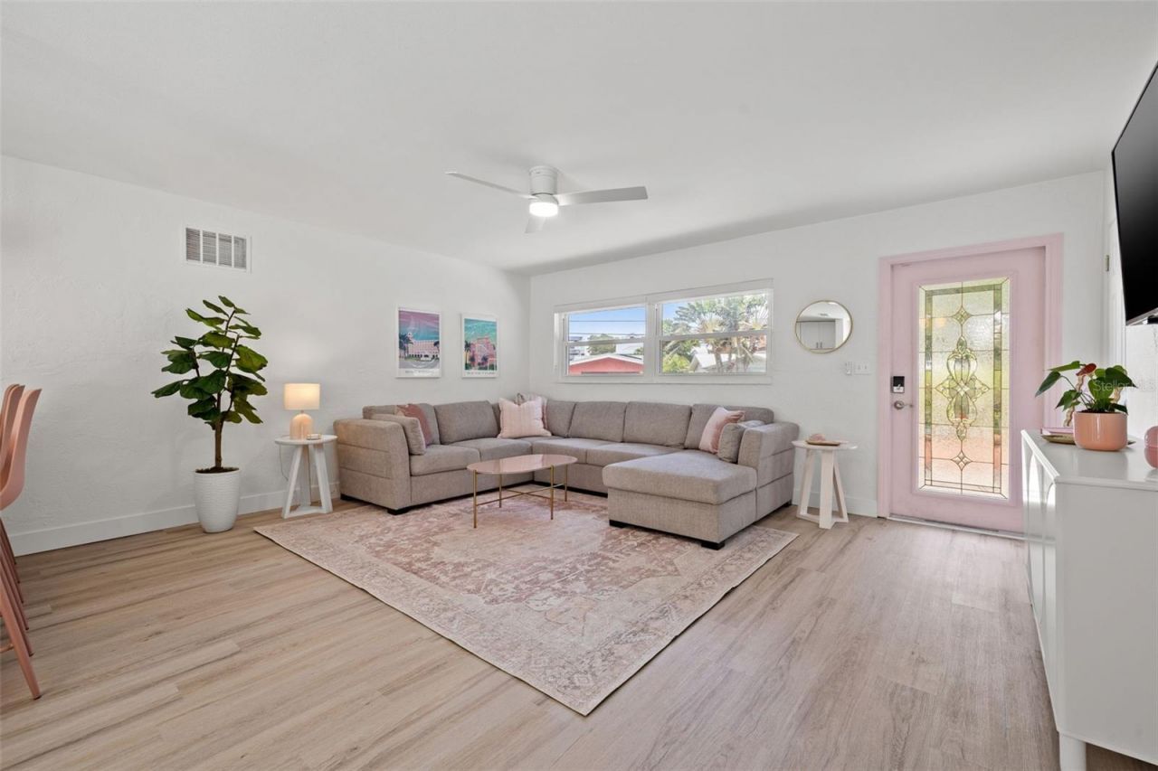 3755 Beach Drive Se, Saint Petersburg, FL 33705 Photo