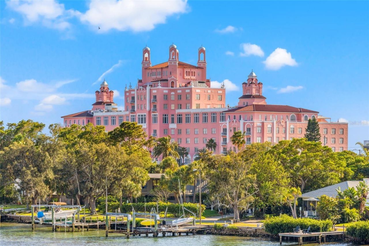 3755 Beach Drive Se, Saint Petersburg, FL 33705 Photo