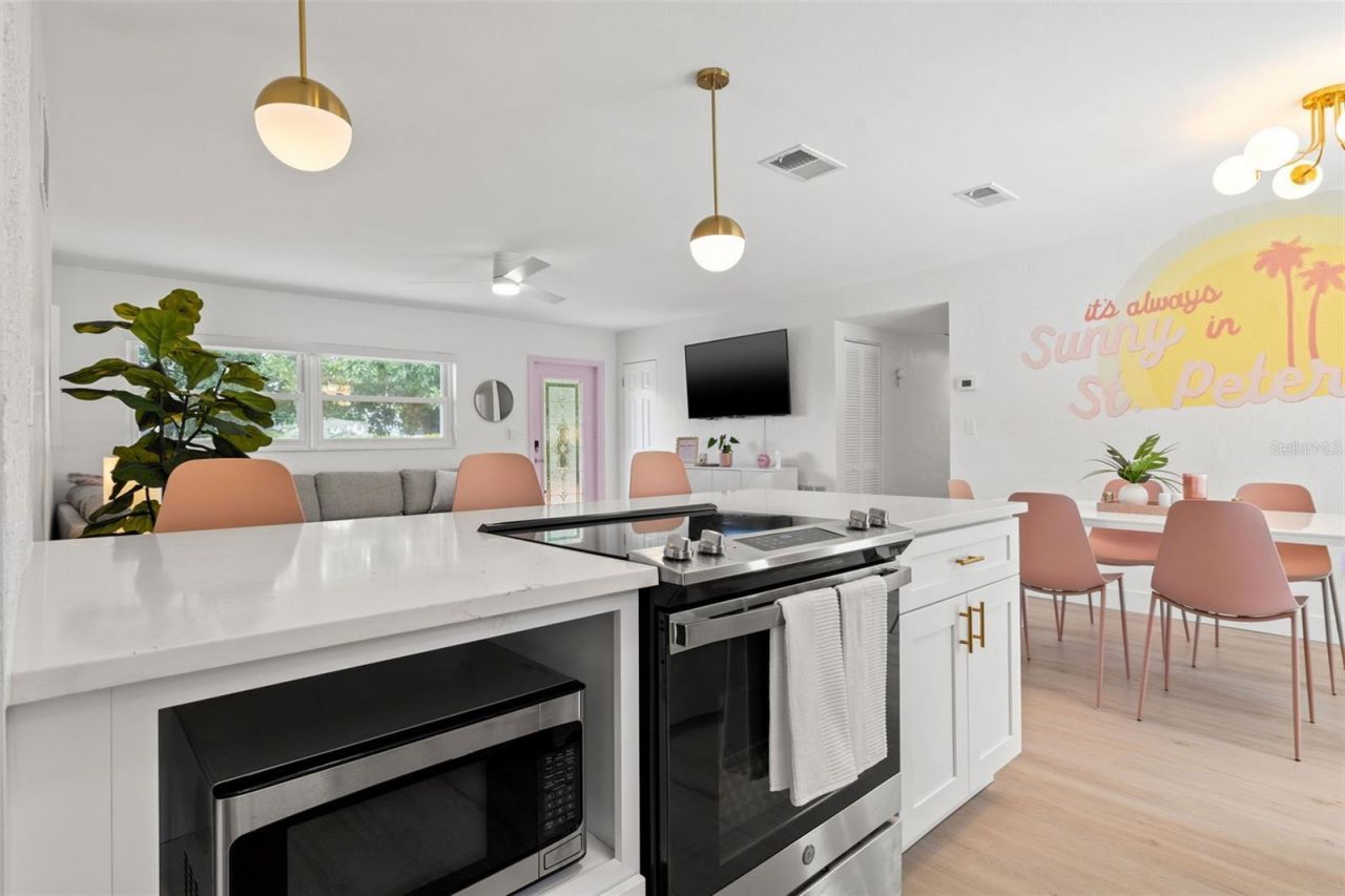 3755 Beach Drive Se, Saint Petersburg, FL 33705 Photo