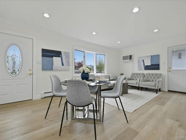 84 N Fordham Road , Hicksville, NY 11801