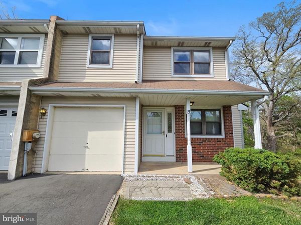 5 E RIDGE MEWS , NEWTOWN, PA 18940