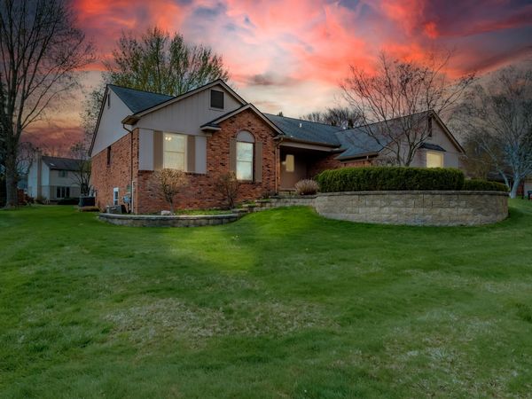 631 Heritage Lane, Rochester Hills, MI 48309