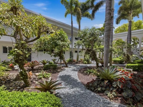211 3rd AVE S, Unit 211, NAPLES, FL 34102