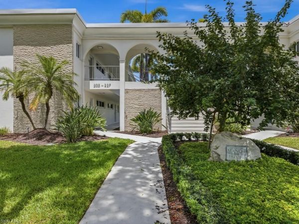 211 3rd AVE S, Unit 211, NAPLES, FL 34102