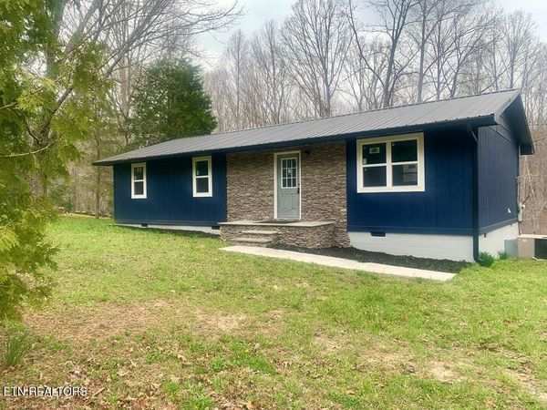 121 Twin Oaks Rd, Pikeville, TN 37367