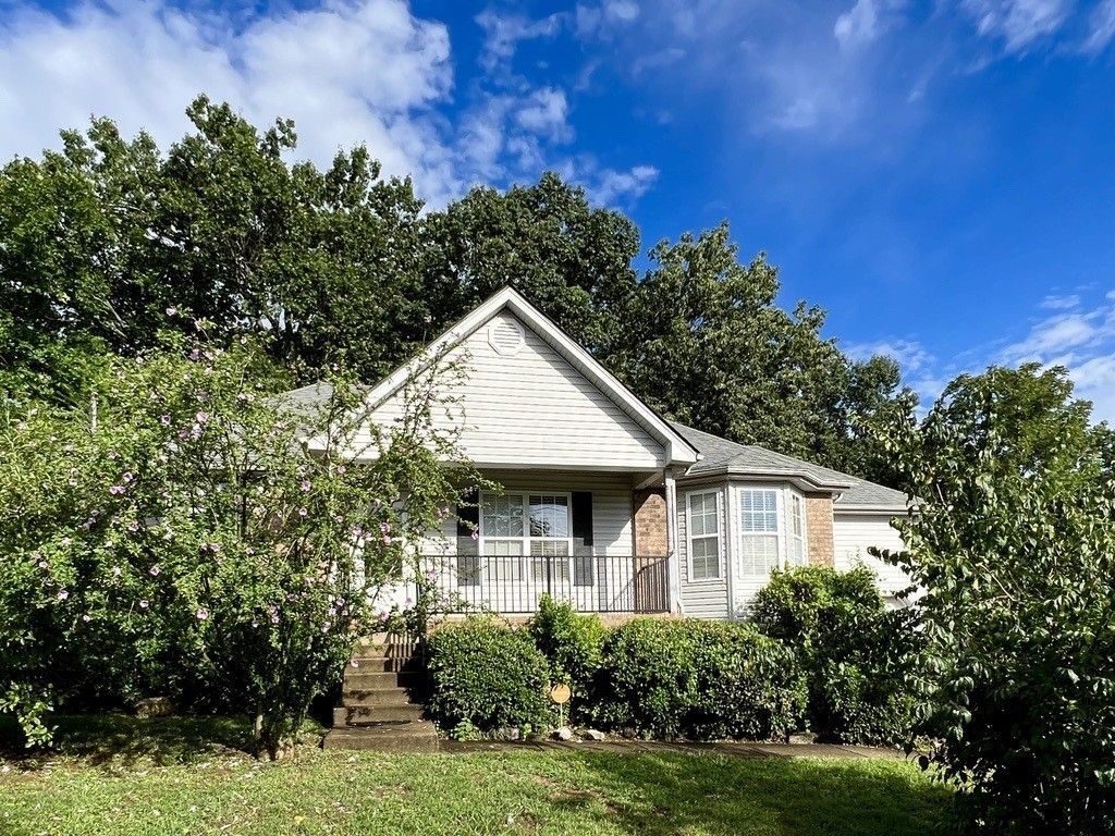 1028 Saddlestone Dr , Hermitage, TN 37076 Main Photo