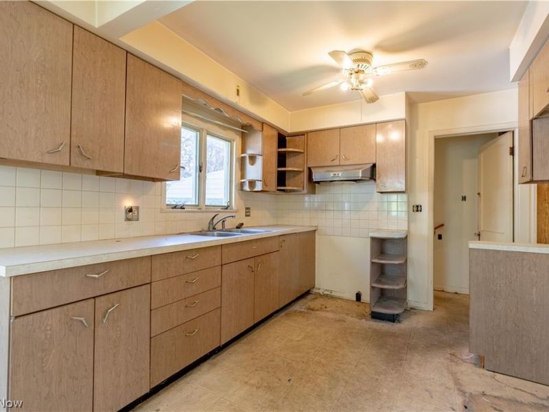 296 Kryder Avenue , Akron, OH 44305 Photo 9