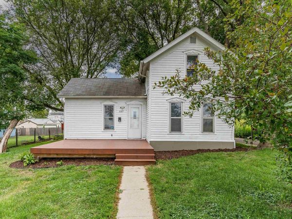 327 W 12Th Street, Waterloo, IA 50702