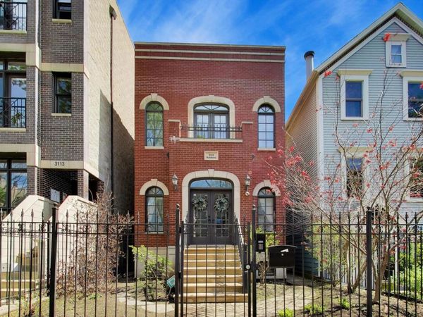 3111 N Kenmore Avenue , Chicago, IL 60657