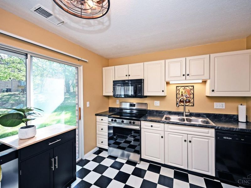 5203 Eaglesnest Drive S, Unit 91, Green Township, OH 45248 Photo 17