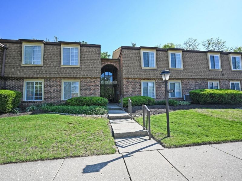 5203 Eaglesnest Drive S, Unit 91, Green Township, OH 45248 Photo 2