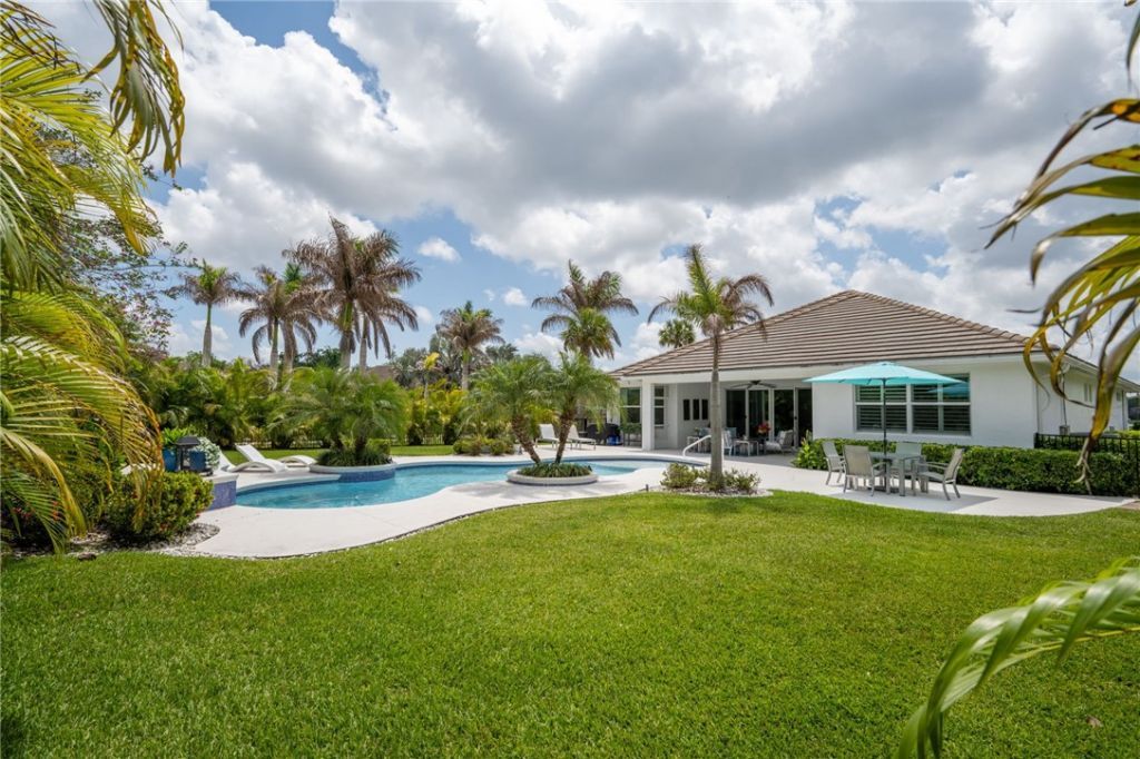 1195 Camelot Way, Vero Beach, FL 32966 Photo