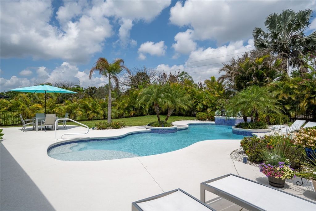 1195 Camelot Way, Vero Beach, FL 32966 Photo