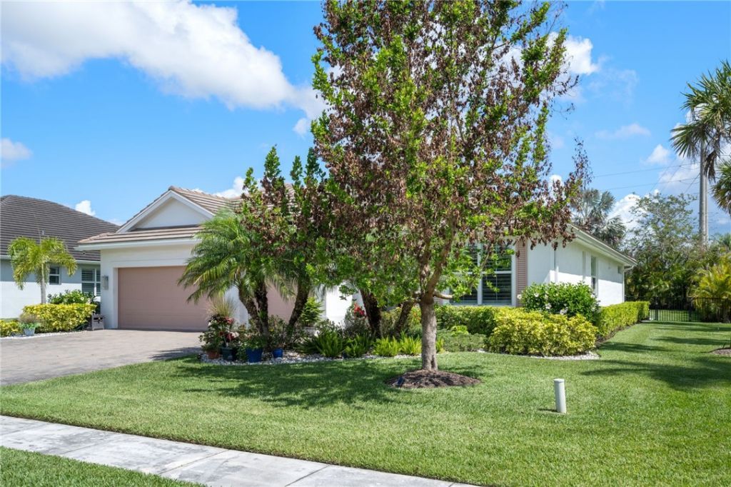 1195 Camelot Way, Vero Beach, FL 32966 Photo