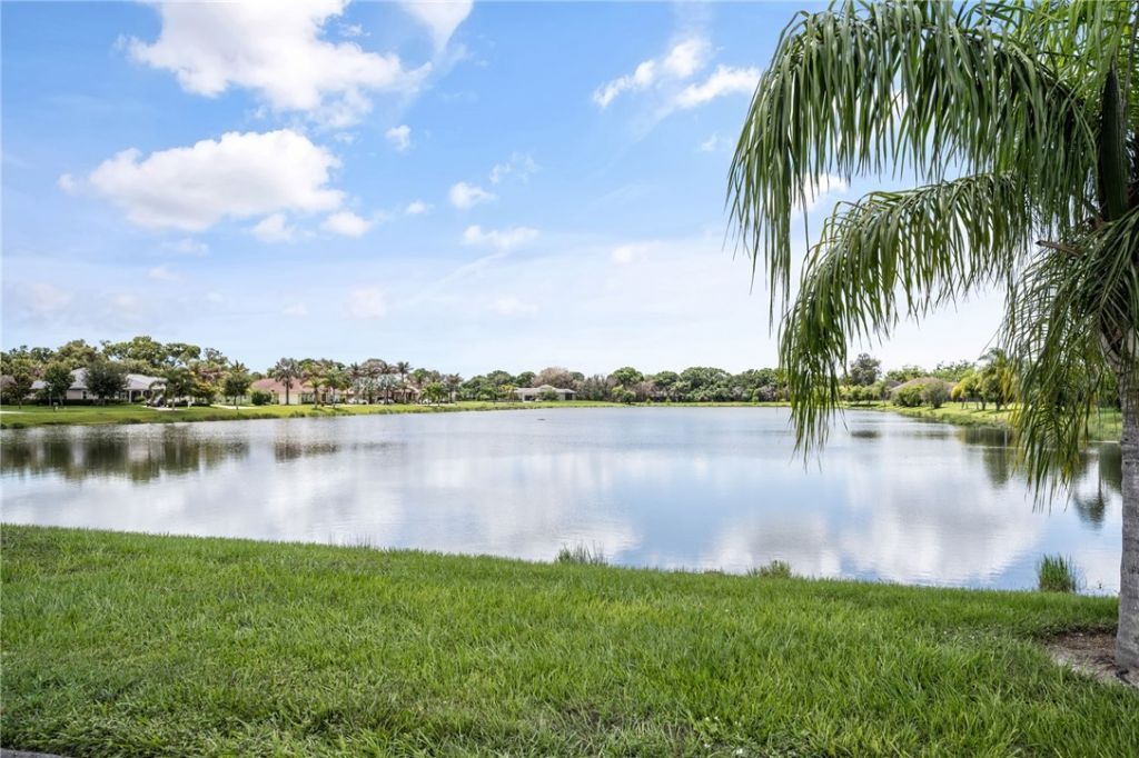 1195 Camelot Way, Vero Beach, FL 32966 Photo