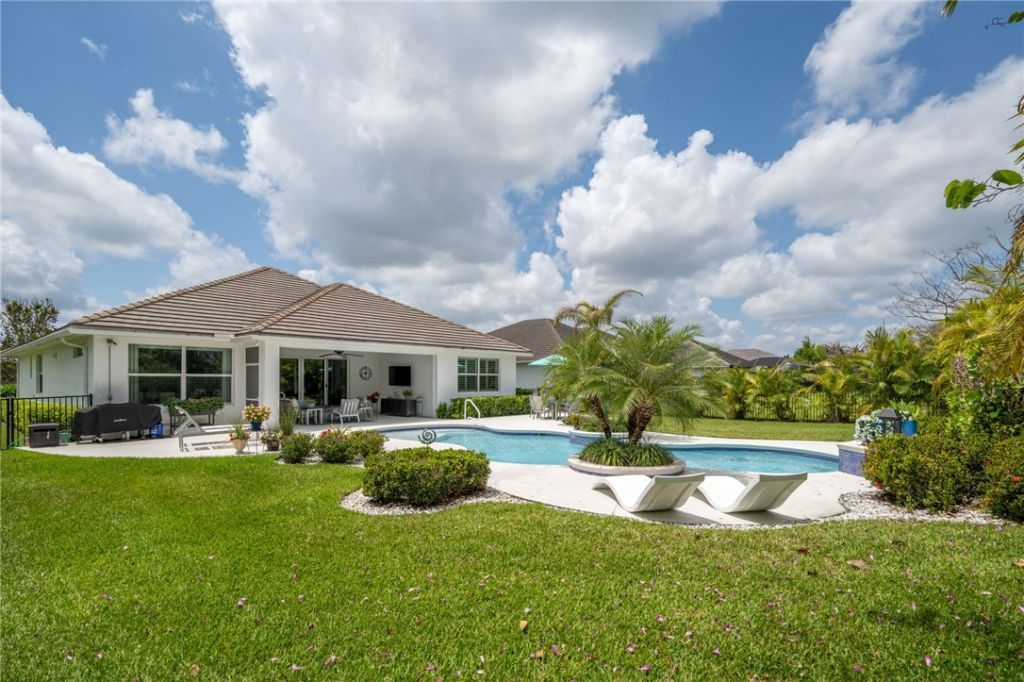 1195 Camelot Way, Vero Beach, FL 32966 Photo