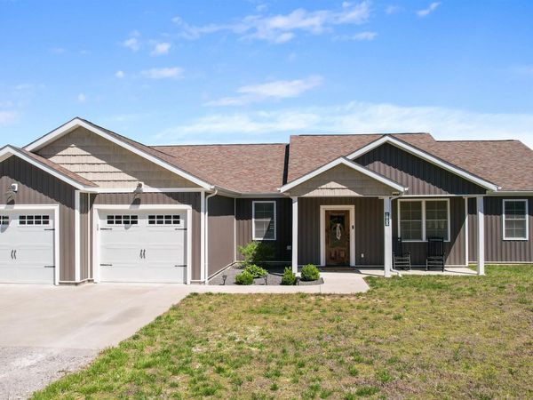 880 SYCAMORE Road, Carbondale, IL 62901