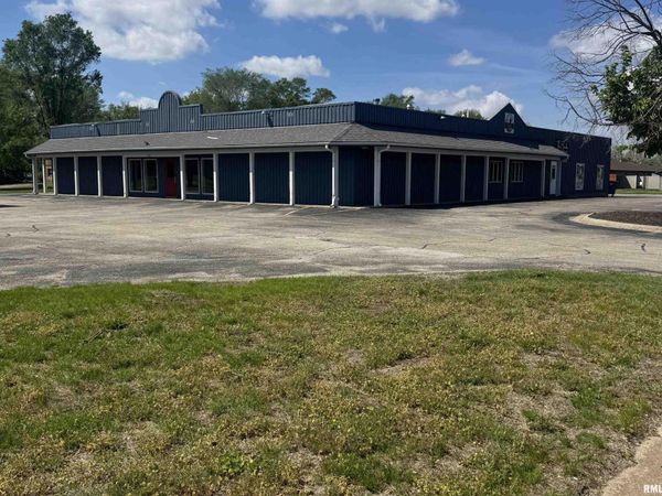 2601 S 14TH Street, Pekin, IL 61554