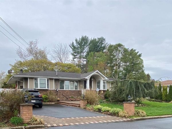 21 Kevin Road, Commack, NY 11725