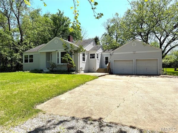 17042 Manchester Road , Wildwood, MO 63040