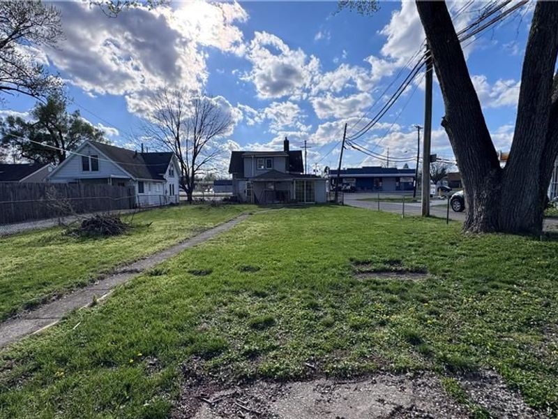 831 S Market Street, Troy, OH 45373 Photo 9