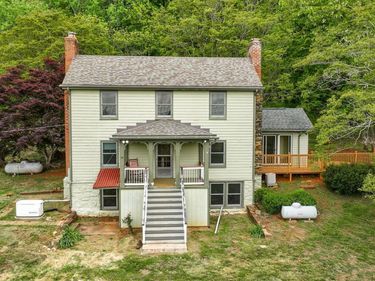 952 Naked Mountain Lane, Shipman, VA 22971