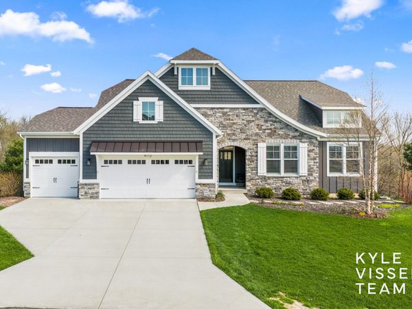 4112 Old Hawk Court NE, Grand Rapids, MI 49525