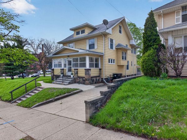 302 Ellery Avenue, Jackson, MI 49201