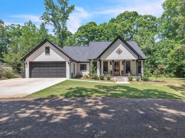 105 Huckleberry, Columbus, MS 39705