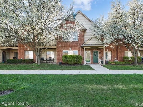 45512 Hidden View Court , Utica, MI 48315