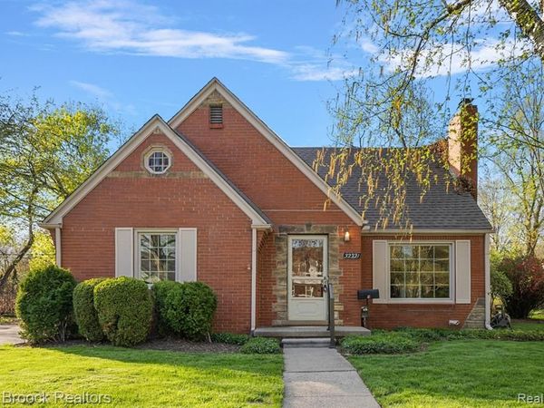 32321 Arlington Drive, Beverly Hills Vlg, MI 48025
