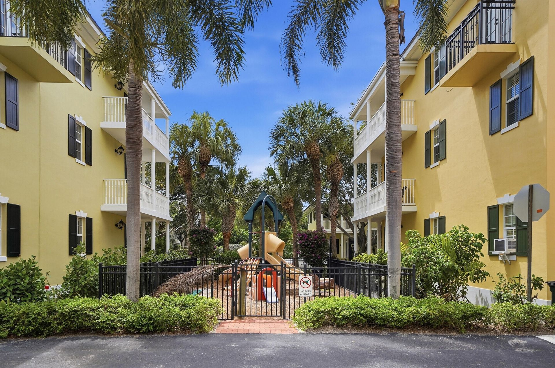 1050 E Heritage Club Circle, Delray Beach, FL 33483 Photo