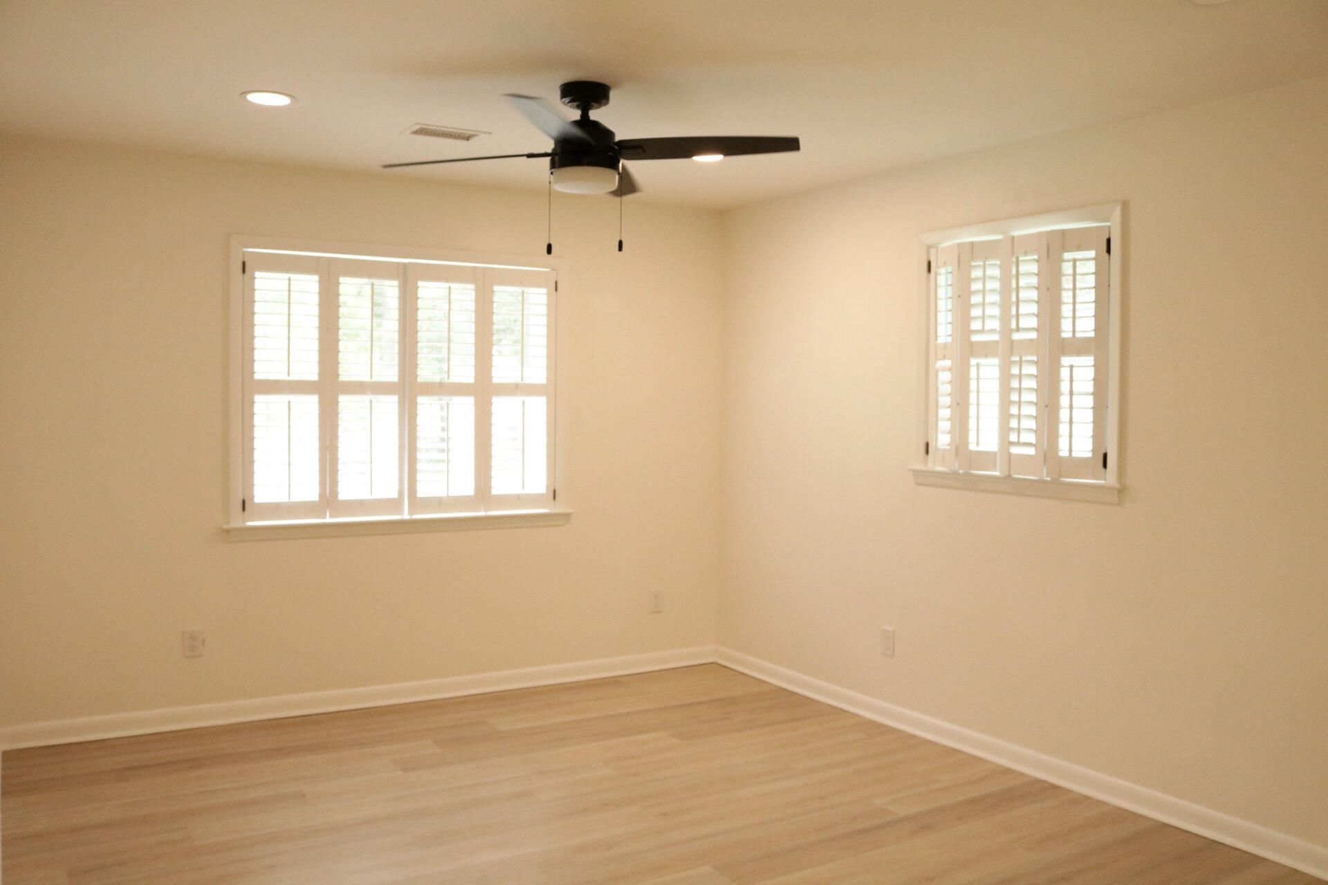 2045 Lake Avenue Photo 27
