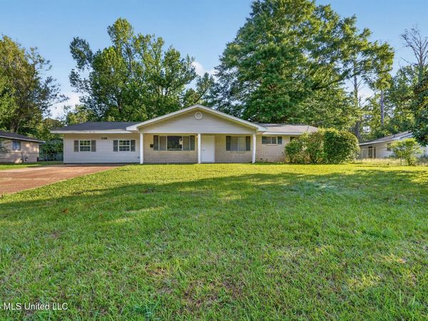 1136 Woodville Drive, Jackson, MS 39212