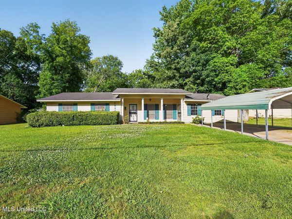 1327 Wooddell Drive, Jackson, MS 39212