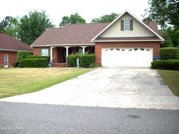 2549 Woods View Drive , Marianna, FL 32446