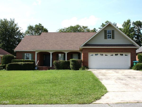 2549 Woods View Drive, Marianna, FL 32446
