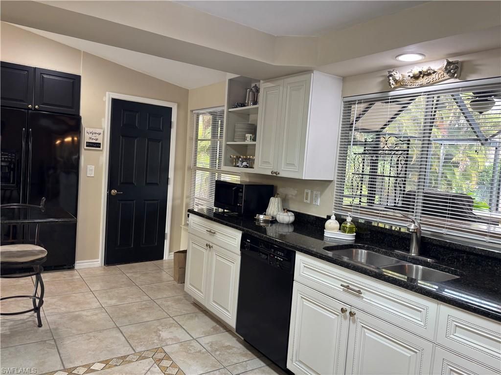 1156 Oakes Blvd, Naples, FL 34119 Photo