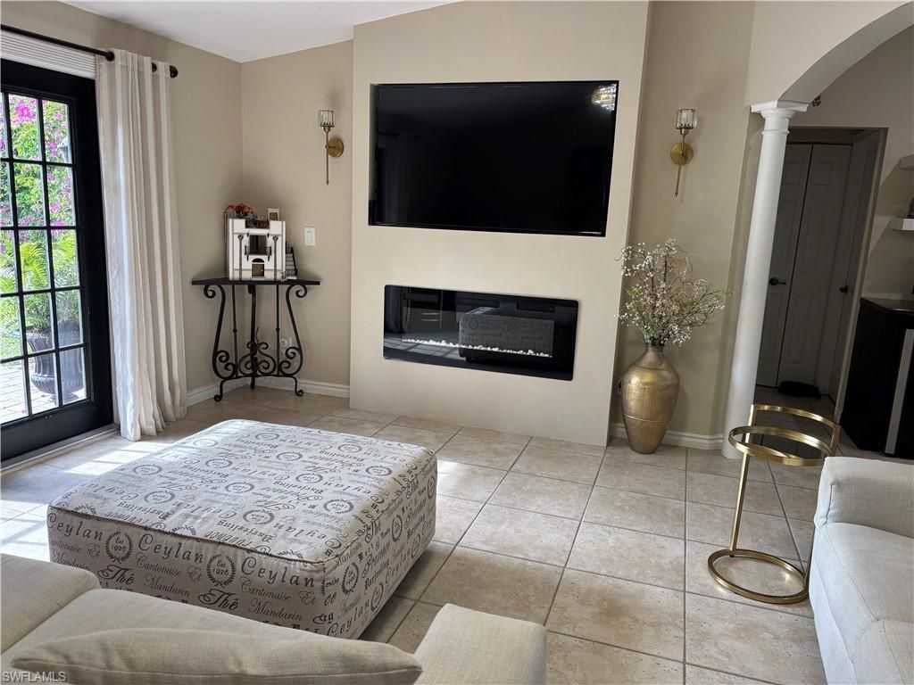 1156 Oakes Blvd, Naples, FL 34119 Photo